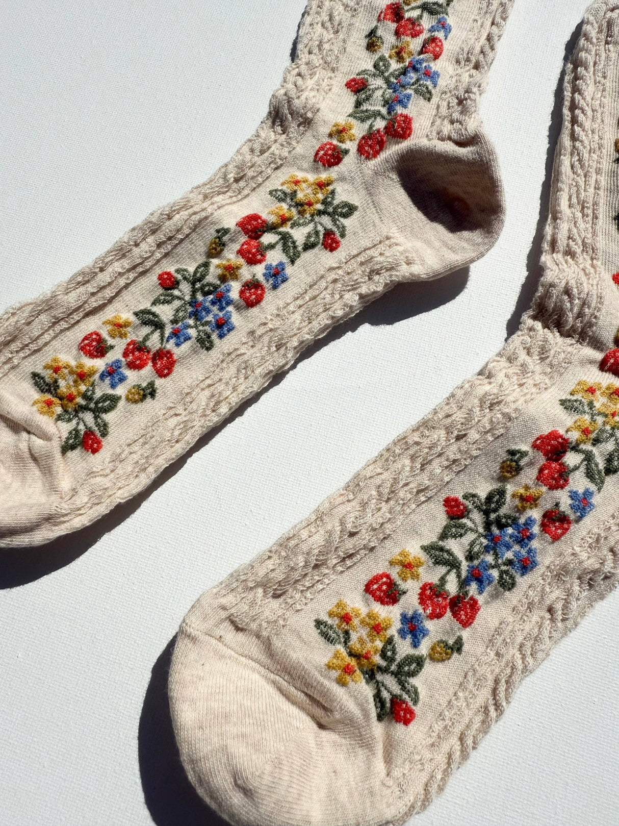 WILD STRAWBERRY SOCKS