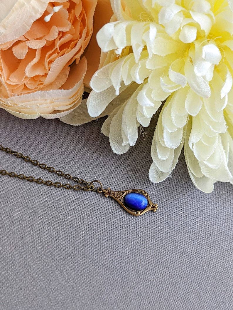 Sapphire Blue Cabochon Pendant: Vintage Regency Style