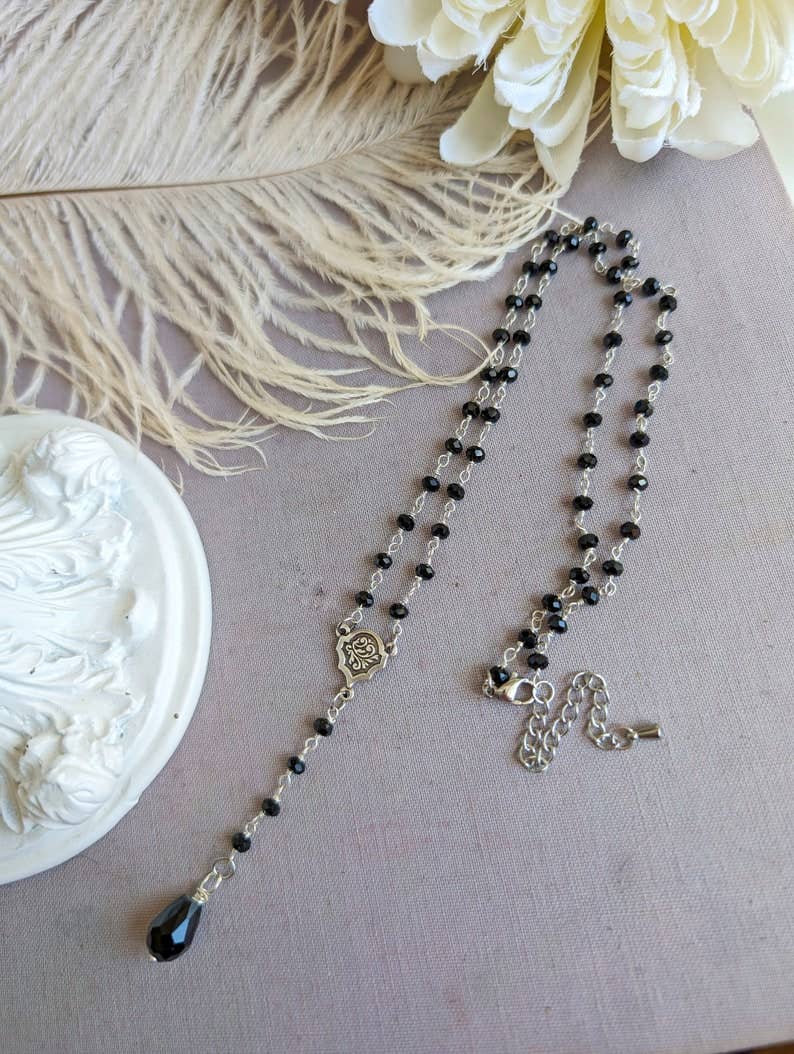 Black Beaded Y Necklace: Vintage Style Choker
