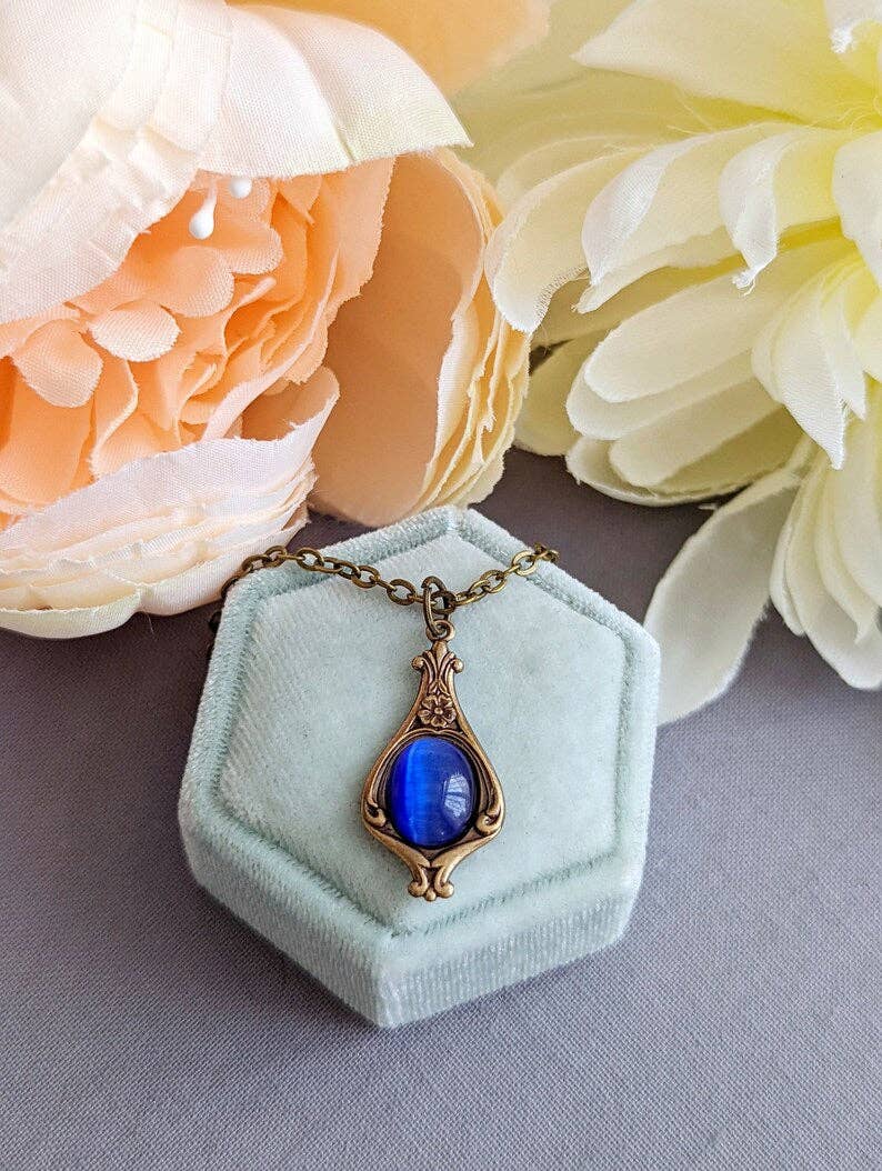 Sapphire Blue Cabochon Pendant: Vintage Regency Style