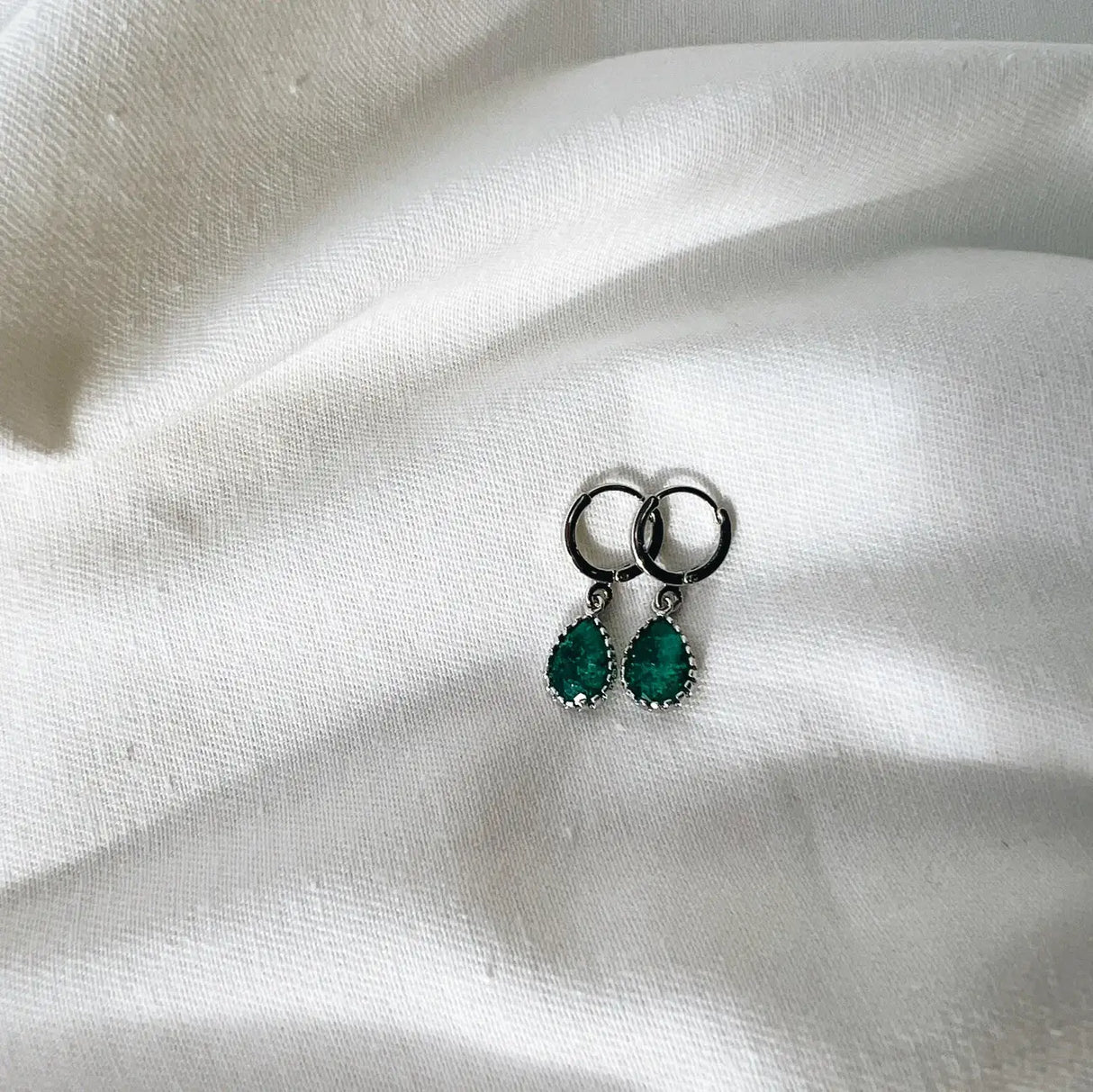 Dipa Hanging Earrings - Emerald
