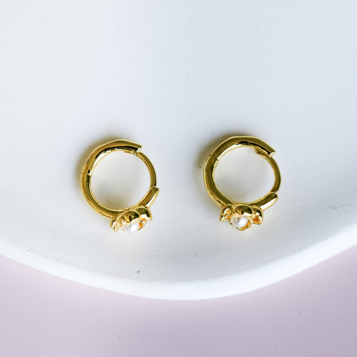 Lioro Flower and Pearl earrings