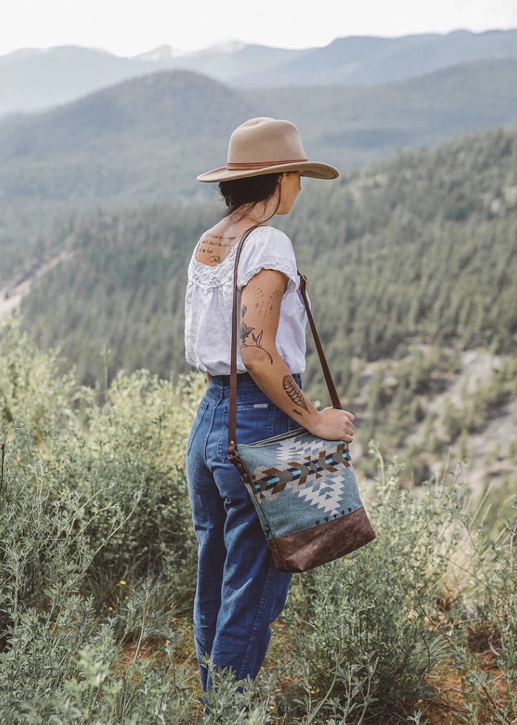 Brooklyn Carry-All | Aquarius