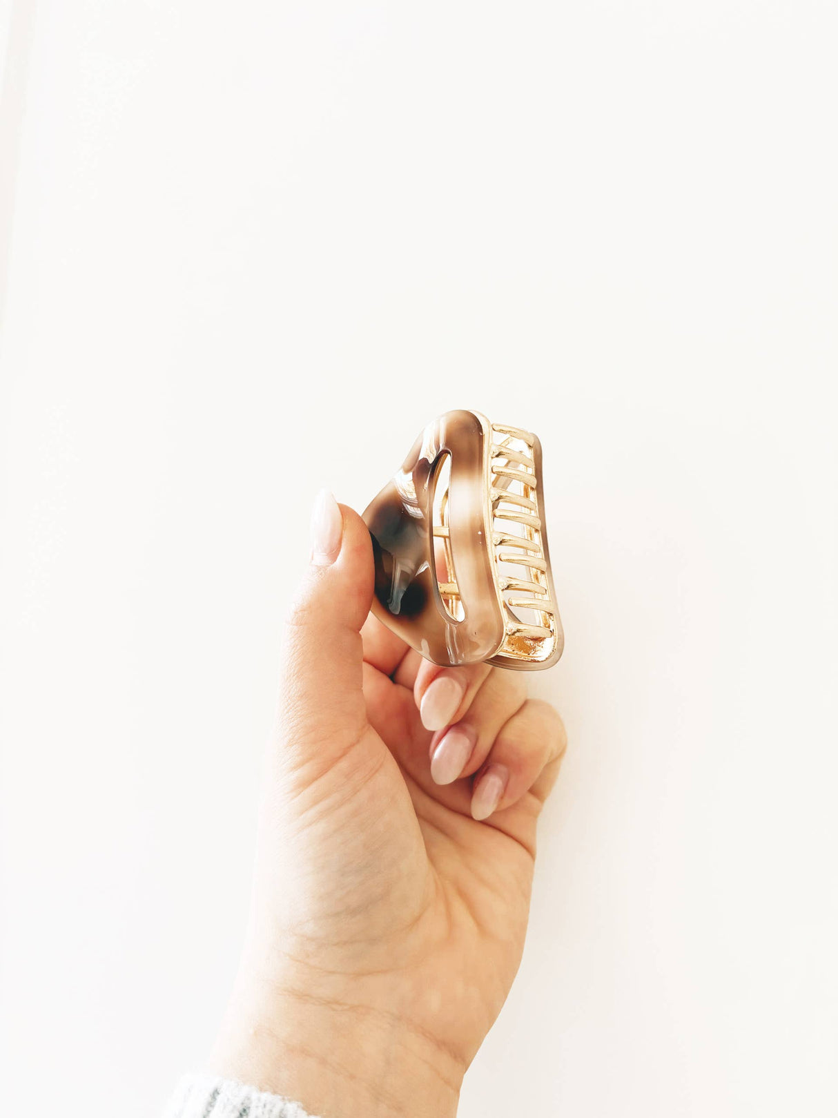 Retro and Gold Claw Hair Clip