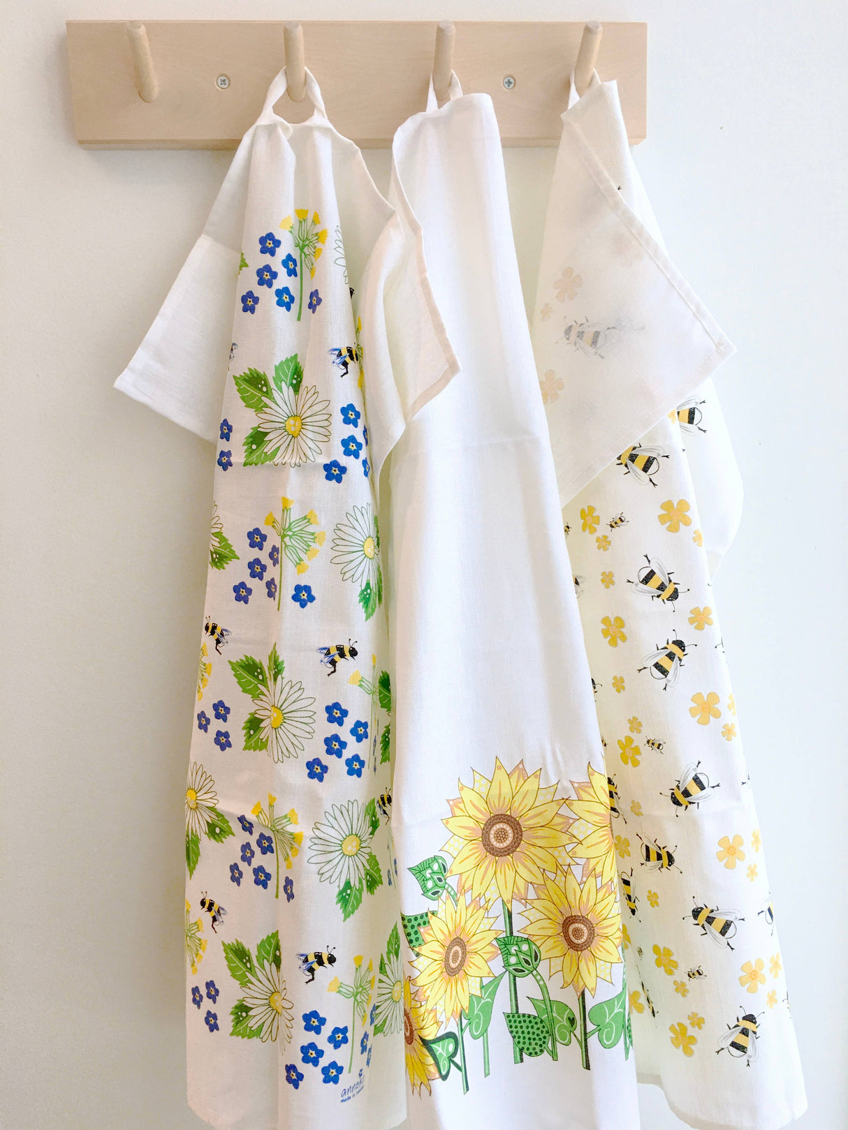 Bee Gift Duo | 1 Tea Towel + 1 Sponge Cloth