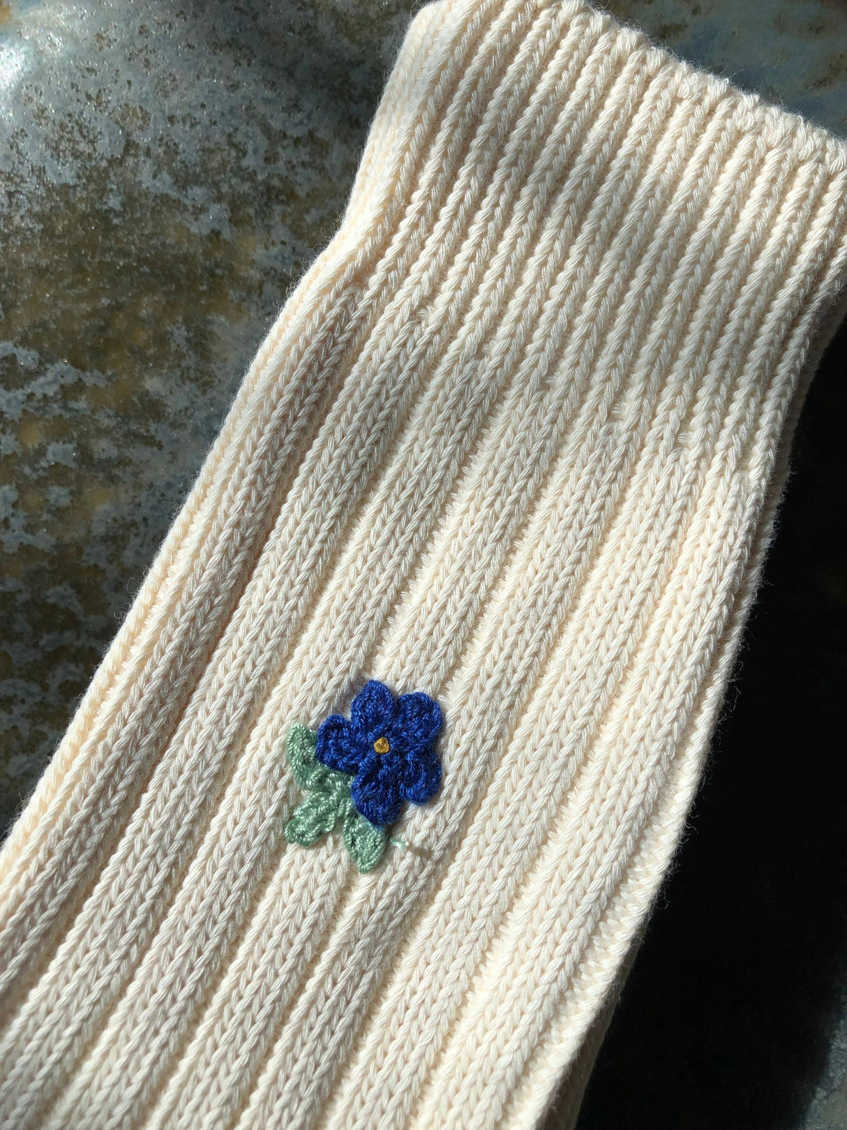 CROCHET FIELD ROSE SOCKS