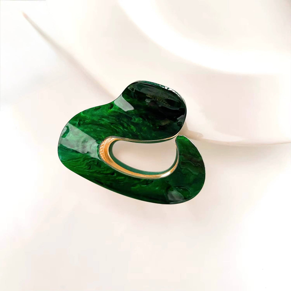 Retro Festive and Gold Claw Hair Clip