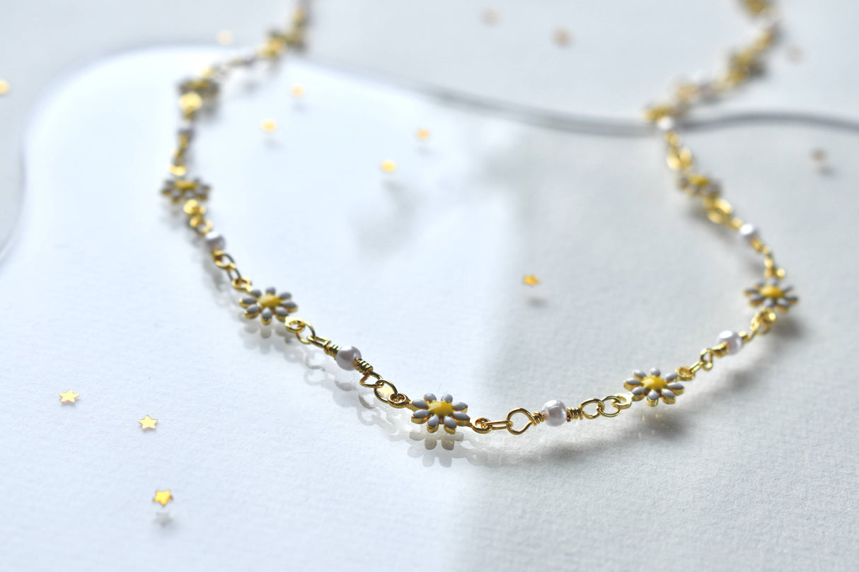 White Daisy Flower Pearl Chain Necklace