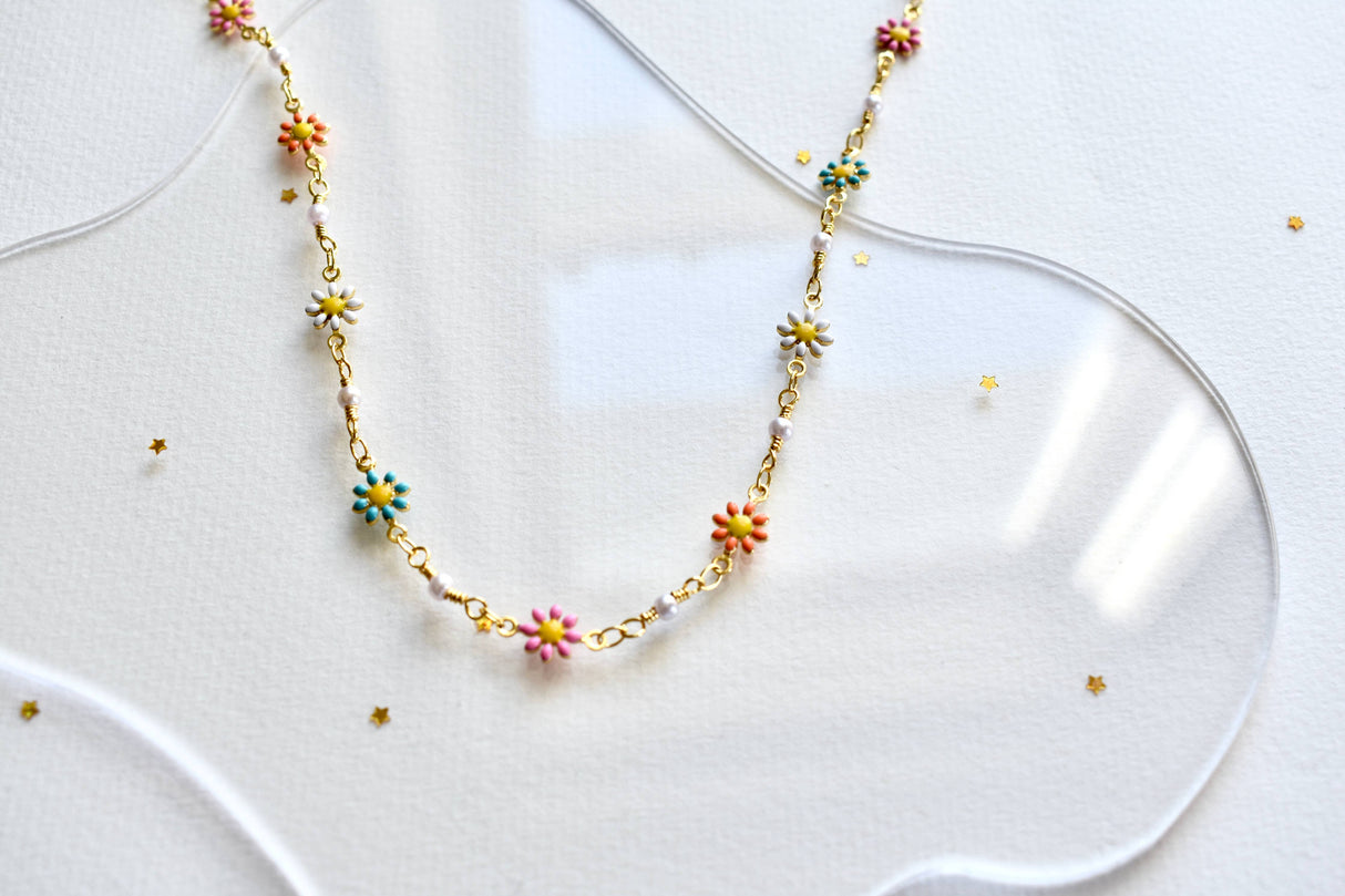 Bright Daisy Flower Pearl Chain Necklace