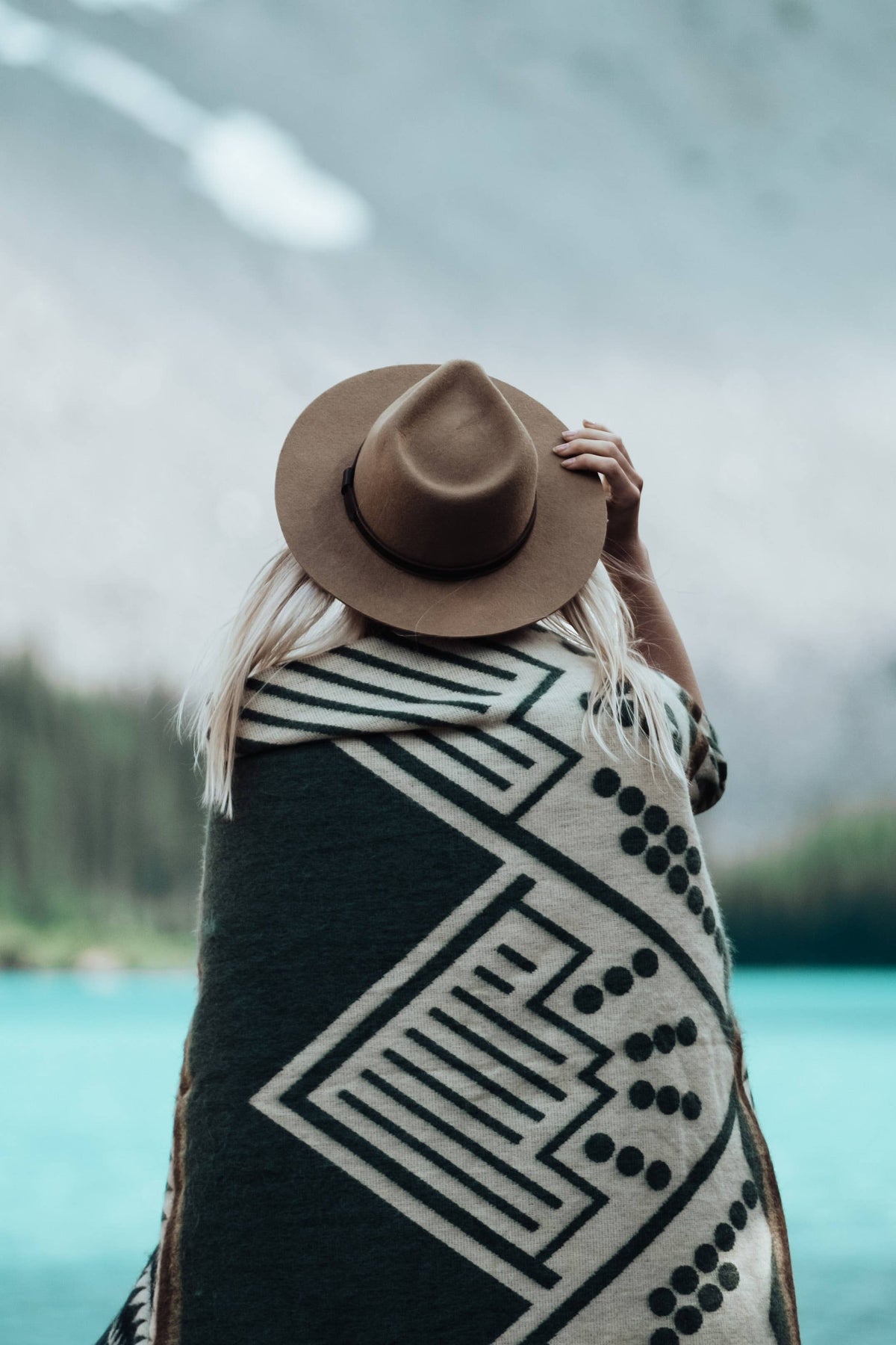 Mountain Flakes Queen Blanket - Tracing the Columbia