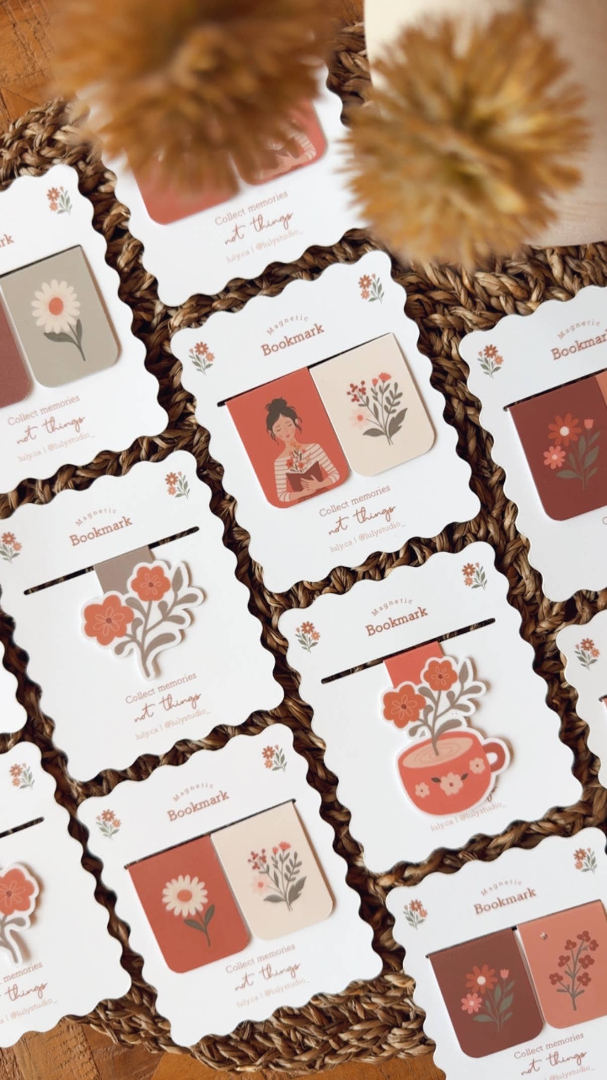 Magnetic Bookmark | Book and Flowers