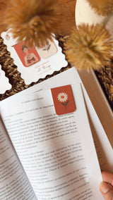 Magnetic Bookmark | Book and Flowers