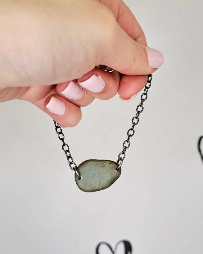 Single Stone Fixed Bracelet: Antique brass