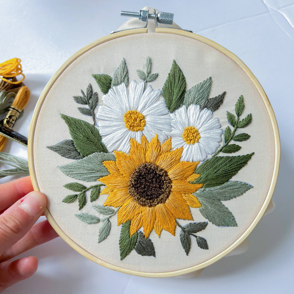 Sunflower and Daisies Embroidery Kit - Confident Beginner