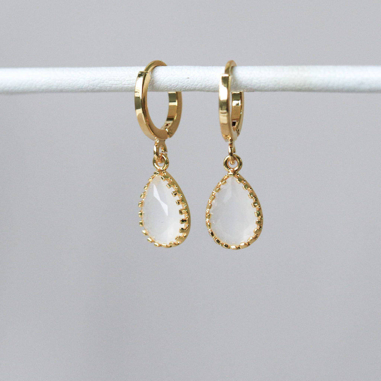 Dipo Hanging Earrings - Cream