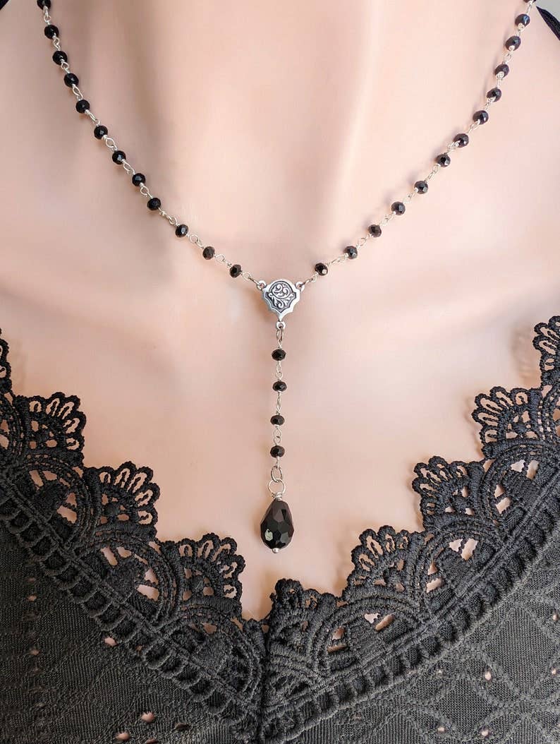 Black Beaded Y Necklace: Vintage Style Choker