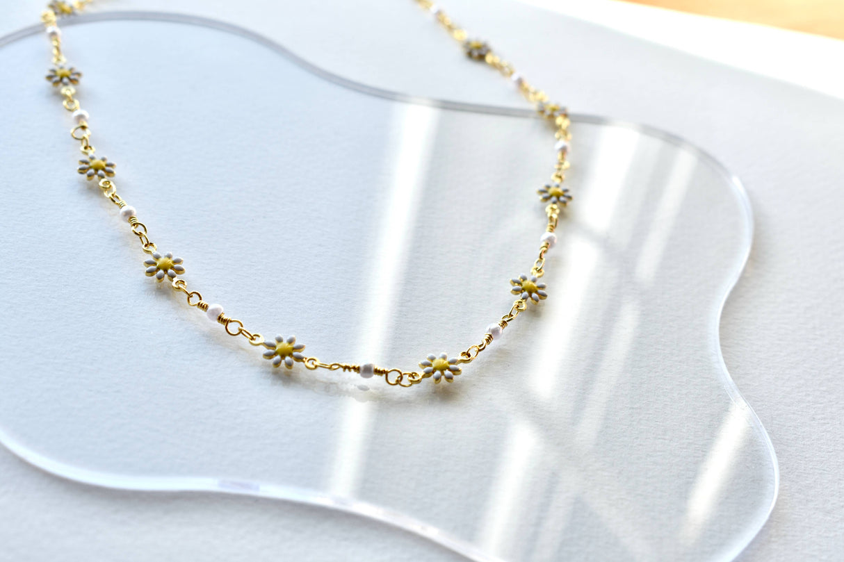 White Daisy Flower Pearl Chain Necklace