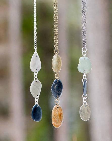 Rapids Stone Necklace: Antique Brass / Green - black - gray