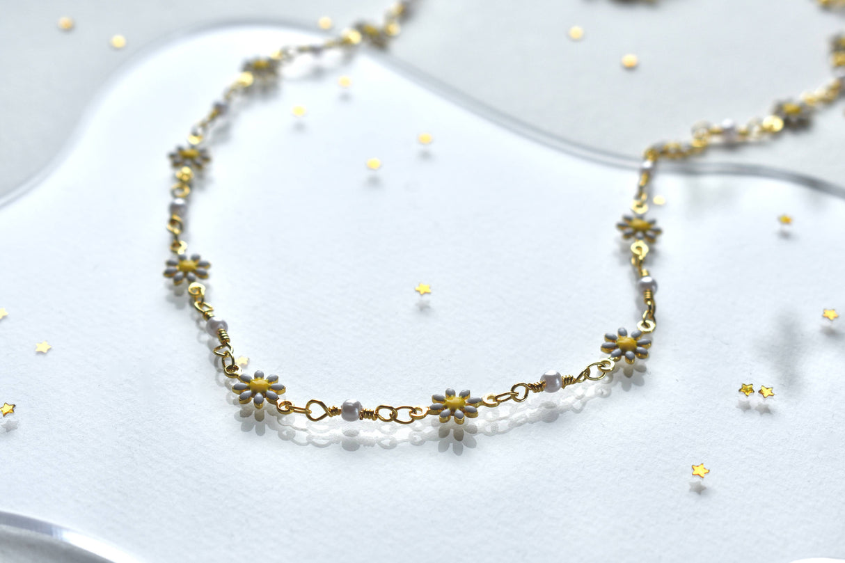 White Daisy Flower Pearl Chain Necklace