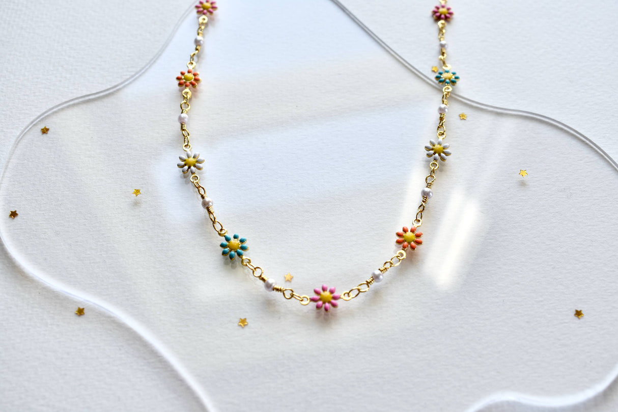 Bright Daisy Flower Pearl Chain Necklace