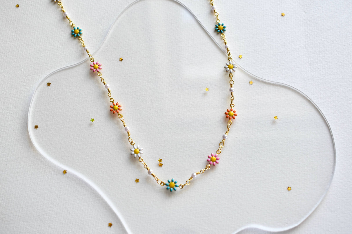 Bright Daisy Flower Pearl Chain Necklace
