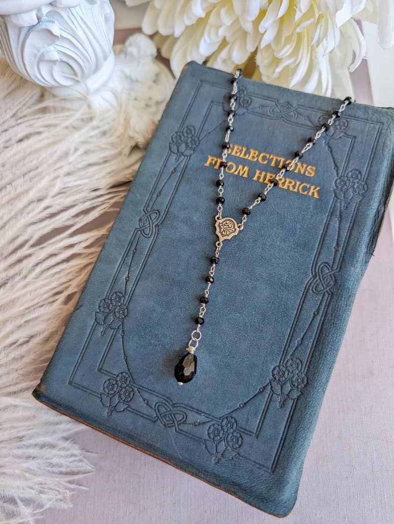 Black Beaded Y Necklace: Vintage Style Choker
