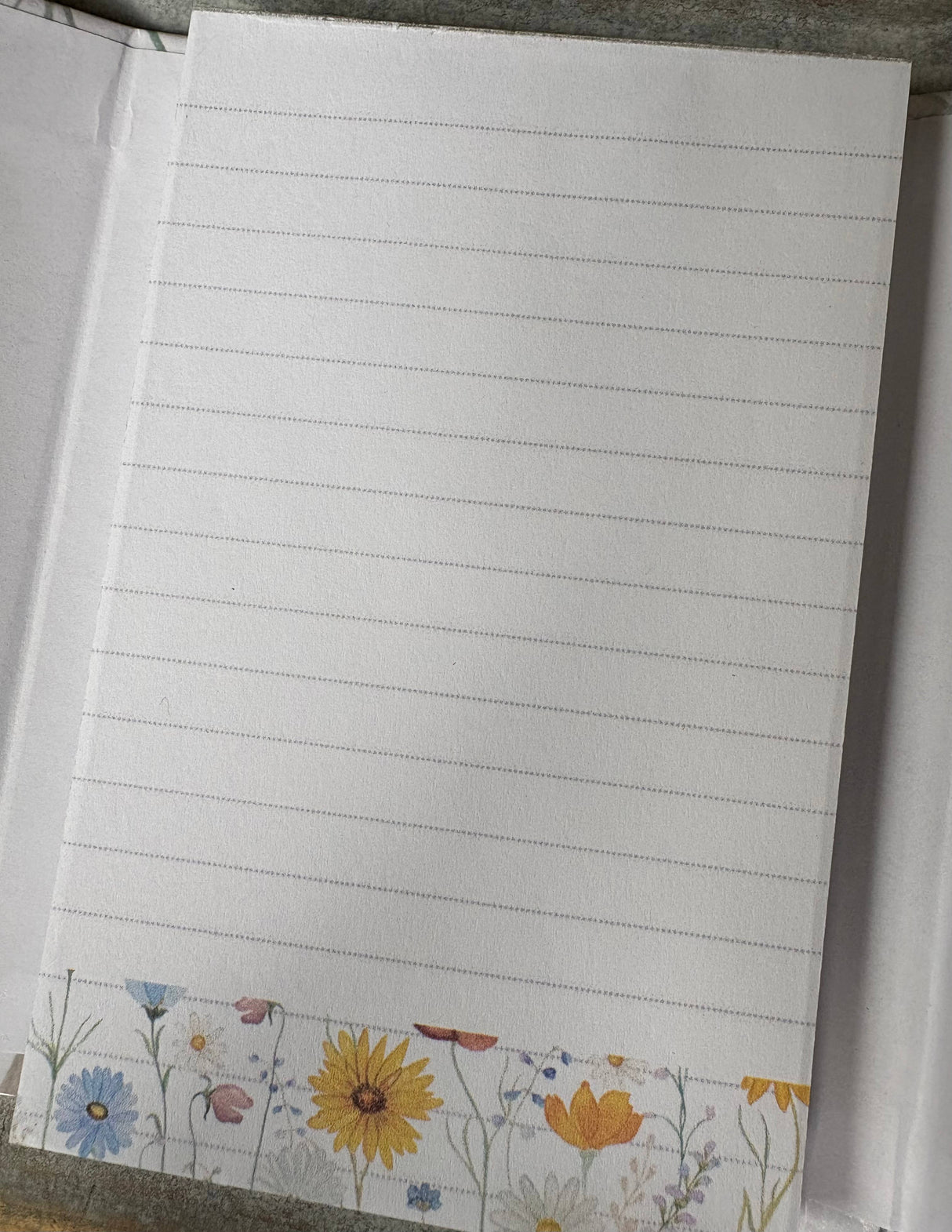 Magnetic closure notepad booklet - floral - 100 sheets 